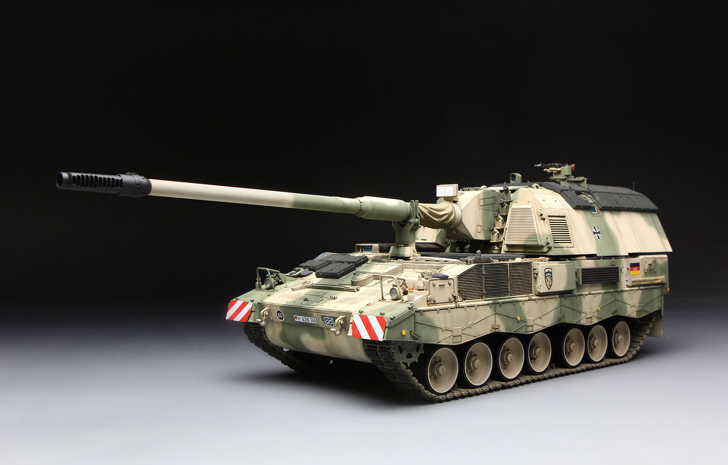Meng Model 1/35 TS-019 German Panzerhaubitze 2000 w/ADD-ON Armor