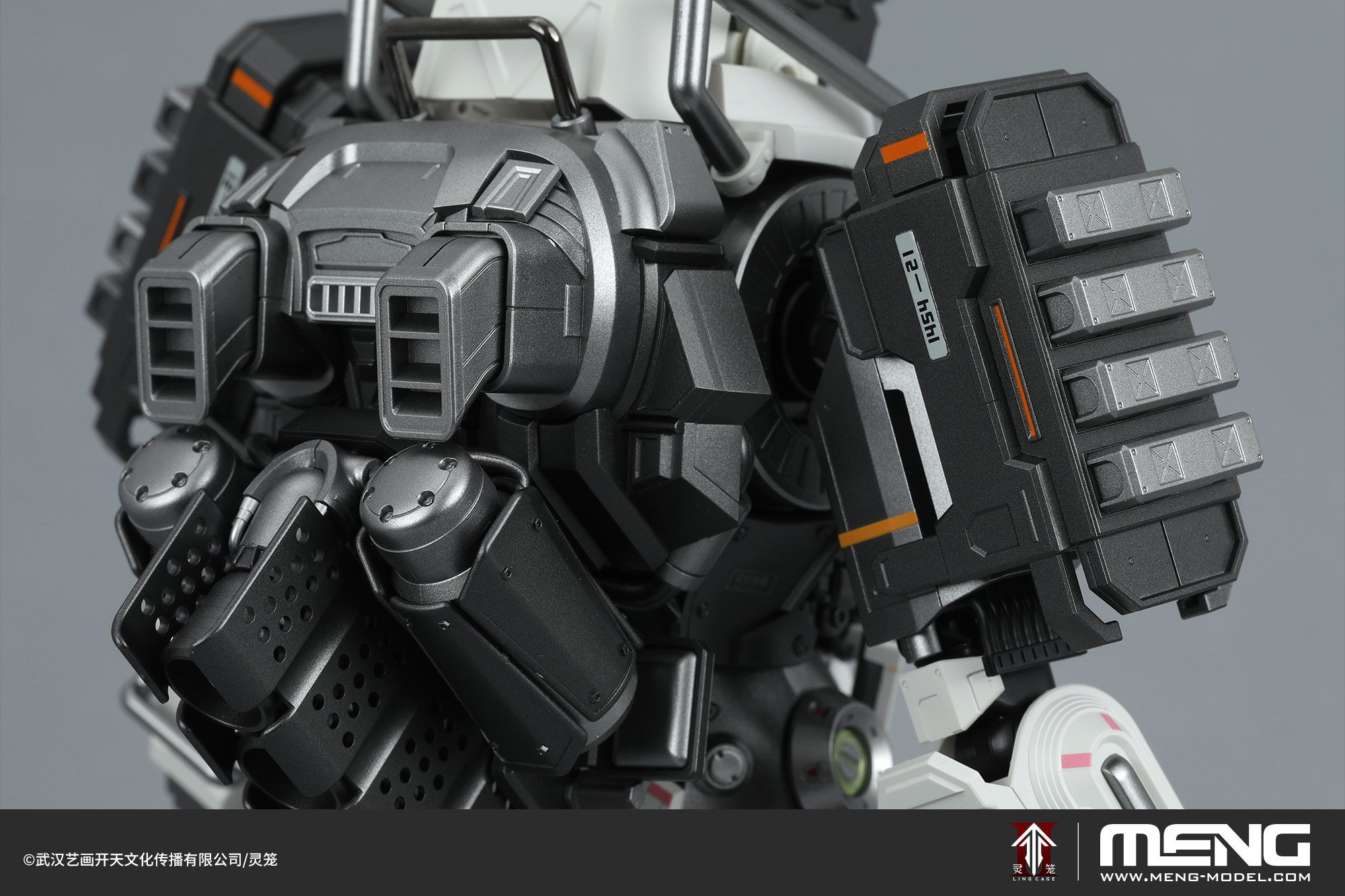 MECHA-010_05.jpg
